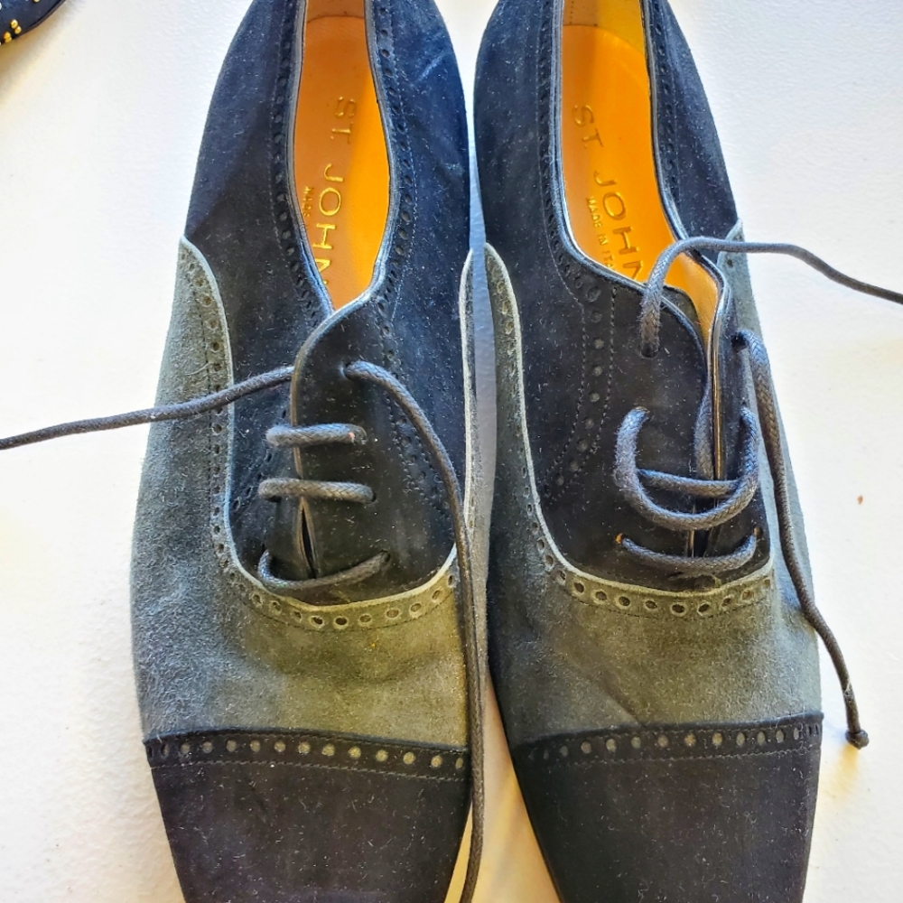 St. John 2 toned Suede shoes
